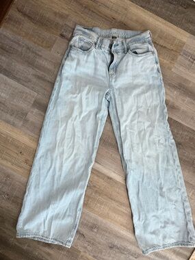 Size 000 American Eagle Dreamy Drape Low Rise Ultra Wide Leg Jean